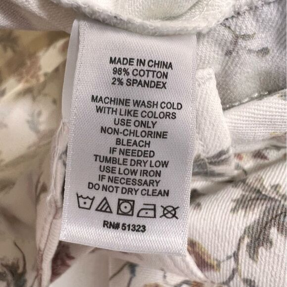 CECE Ditsy Floral-Print Belted Skirt - Picture 7 of 12